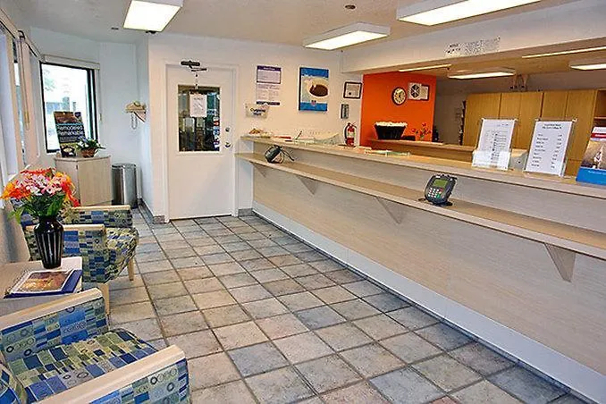 Hotel 6 Chicago - Elk Grove Elk Grove Village