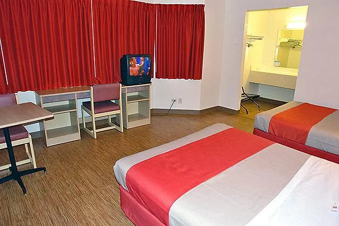 Hotel 6 Chicago - Elk Grove 2*