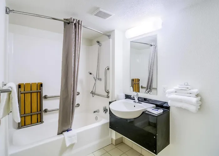 6 Chicago - Elk Grove Hotel