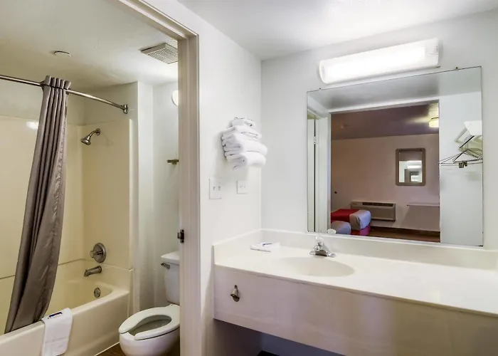 Hotel 6 Chicago - Elk Grove Elk Grove Village