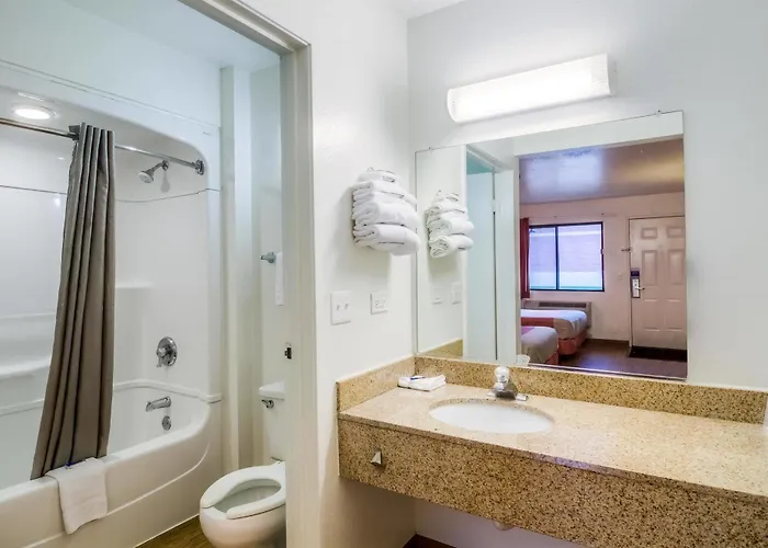 Hotel 6 Chicago - Elk Grove