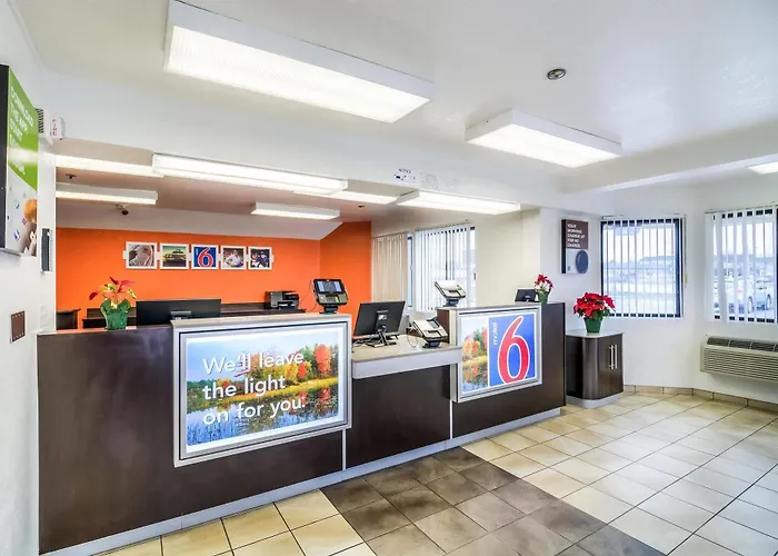 6 Chicago - Elk Grove Hotel Elk Grove Village