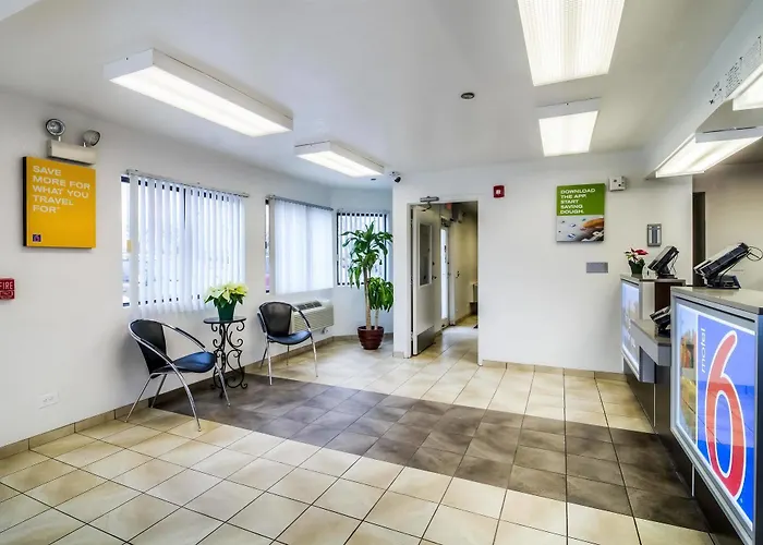 6 Chicago - Elk Grove Hotel