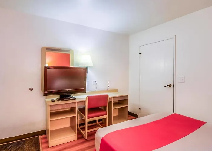 Hotel 6 Chicago - Elk Grove Elk Grove Village