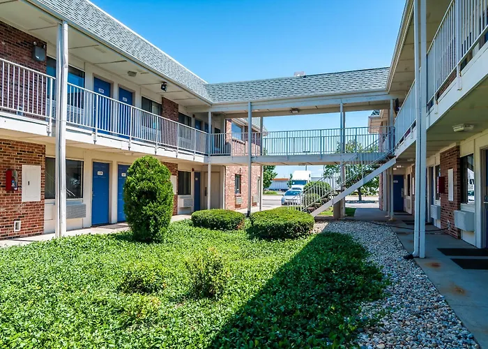 Hotel 6 Chicago - Elk Grove 2*
