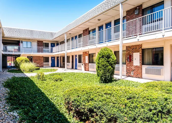 Hotel 6 Chicago - Elk Grove