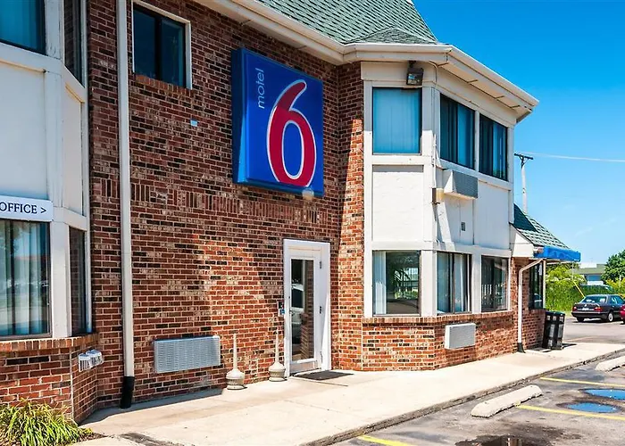 6 Chicago - Elk Grove 2* Elk Grove Village