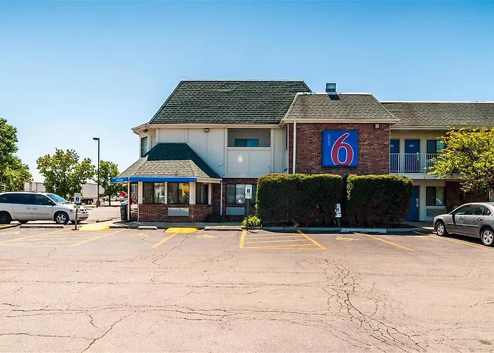Hotel 6 Chicago - Elk Grove 2*